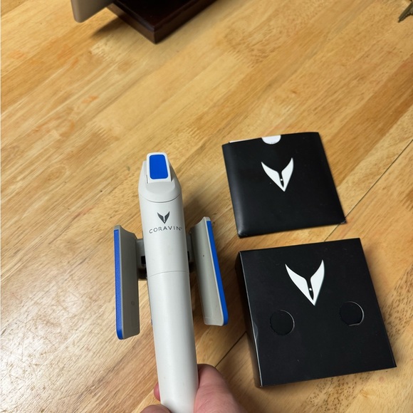 Coravin Model 1 *Like New* - Picture 2 of 5